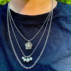 Flower and pearl necklace 21”